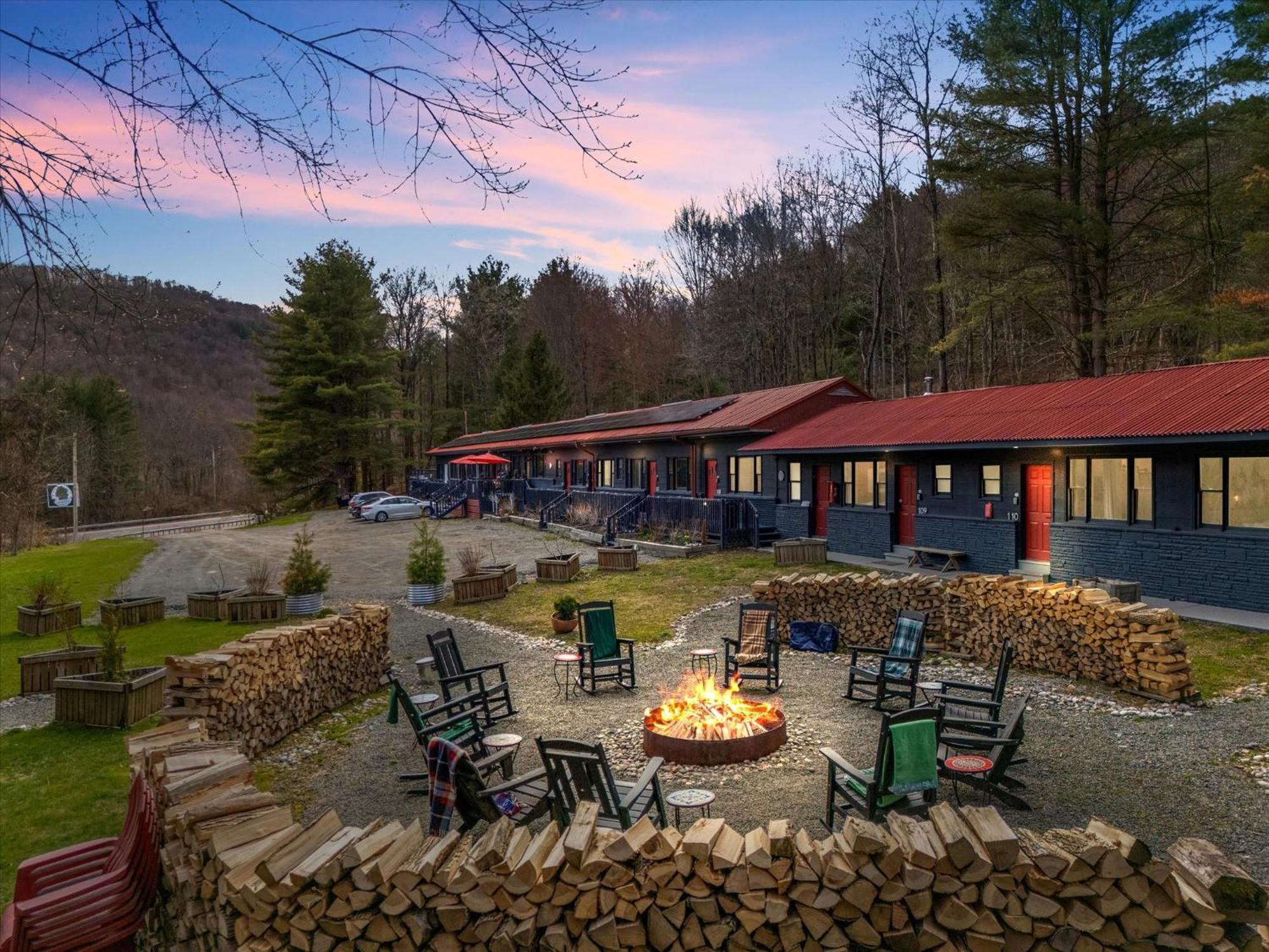 Green Acres Retreat Hancock Экстерьер фото
